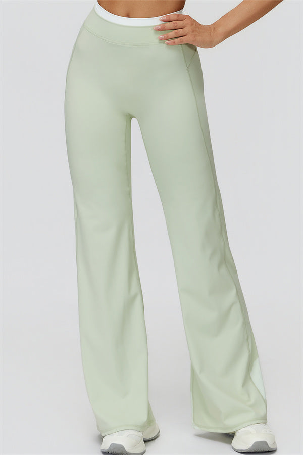 Conjunto de 2 piezas Canyon con top corto de tirantes y leggings acampanados