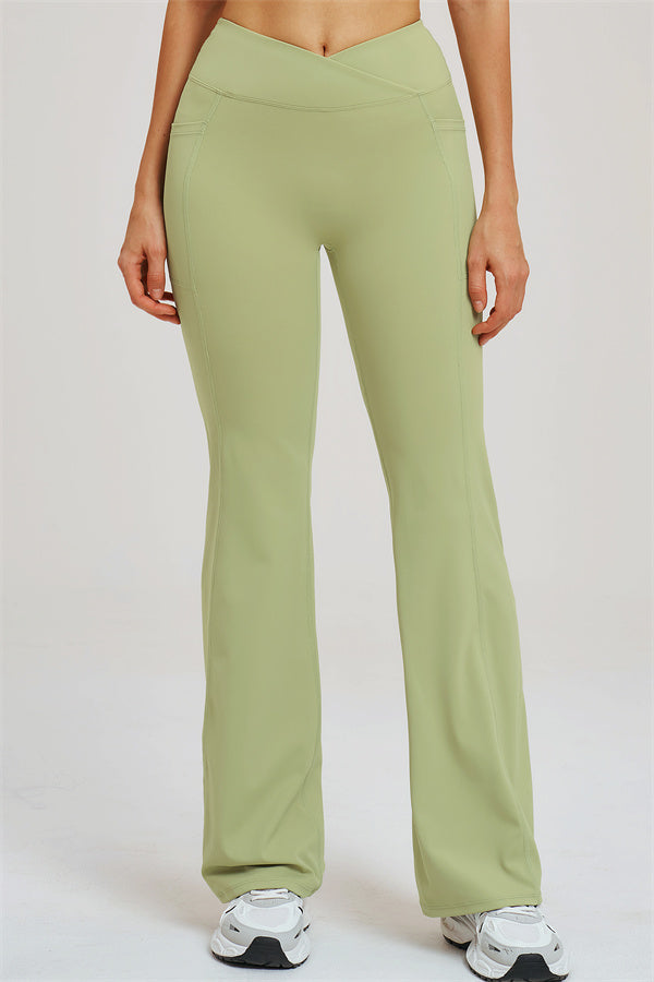 Ensemble 3 pièces Sizzle : veste zippée, brassière de sport et leggings évasés