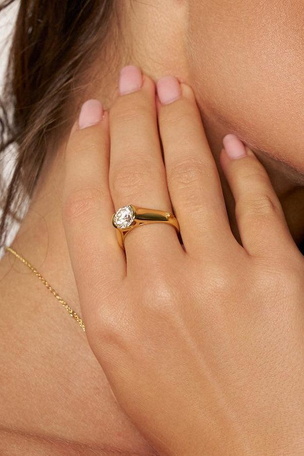 Anillo atrevido de moissanita Aurelia