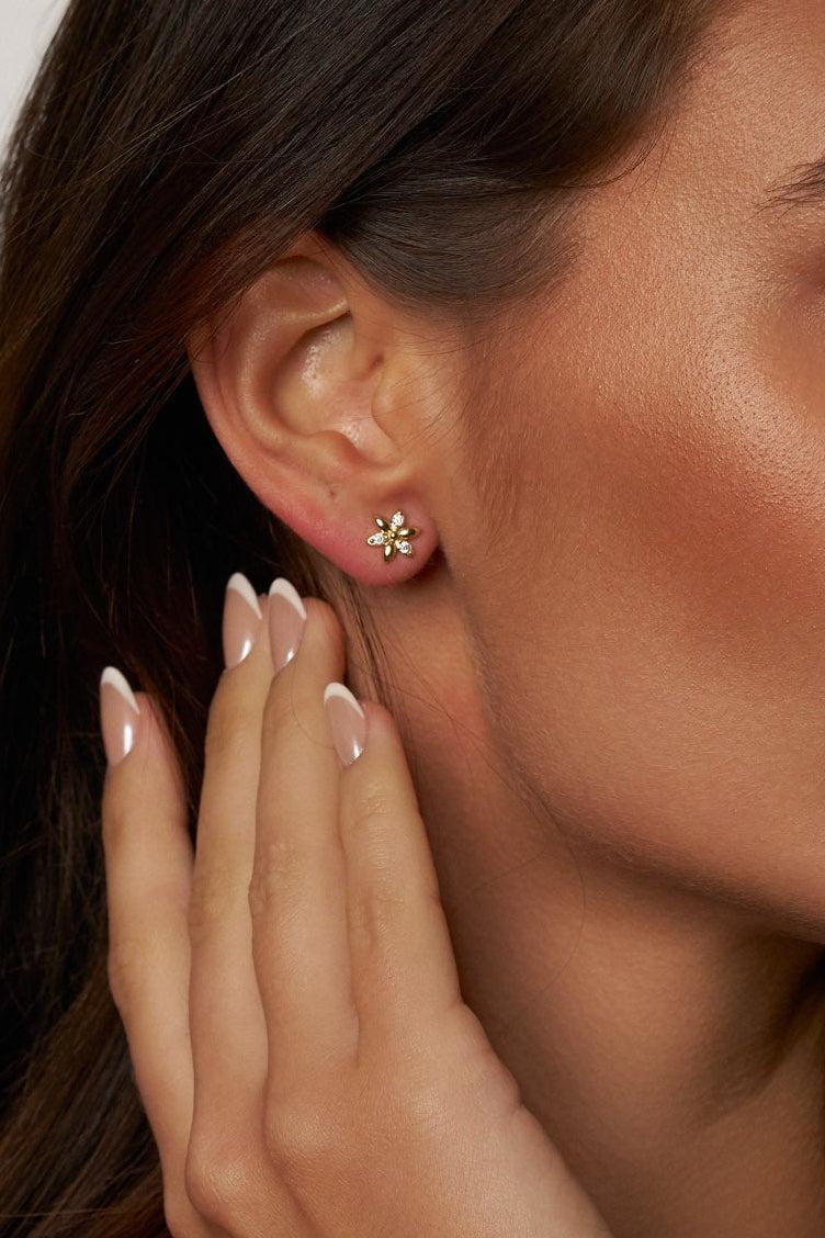 Aretes de moissanita con brillo floral