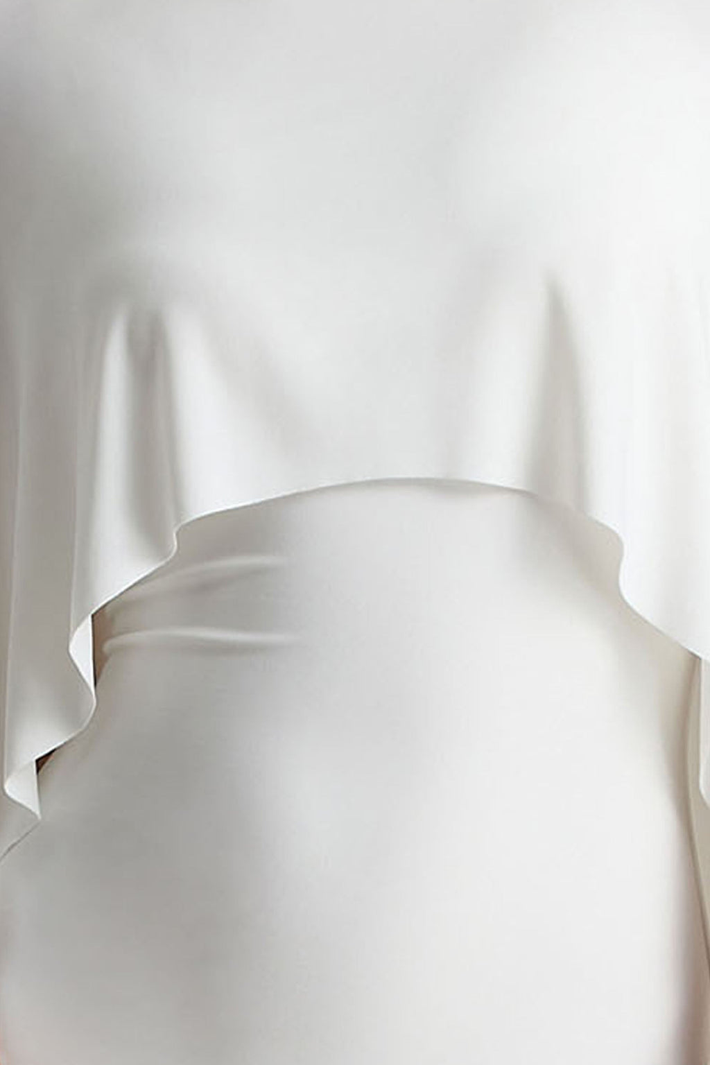 Padma | Vestido largo blanco con mangas tipo capa