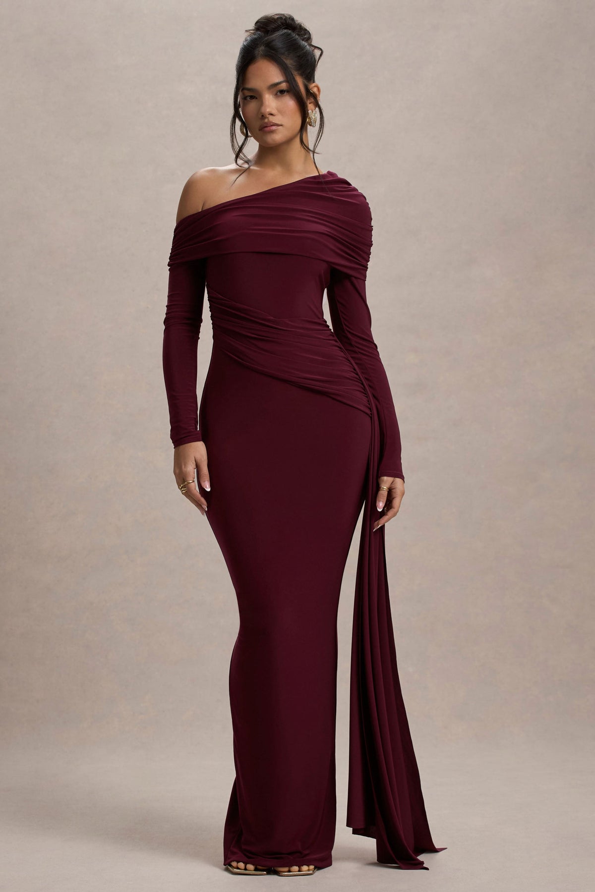 Valina | Vestido largo burdeos fruncido asimétrico con caída