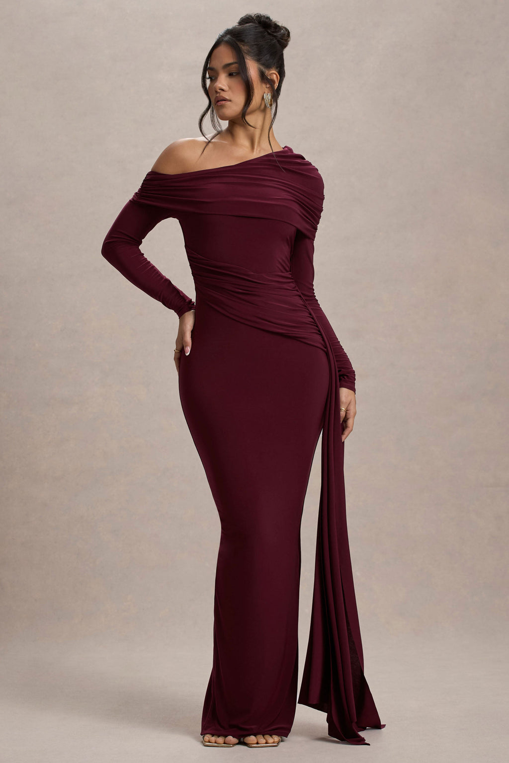 Valina | Vestido largo burdeos fruncido asimétrico con caída