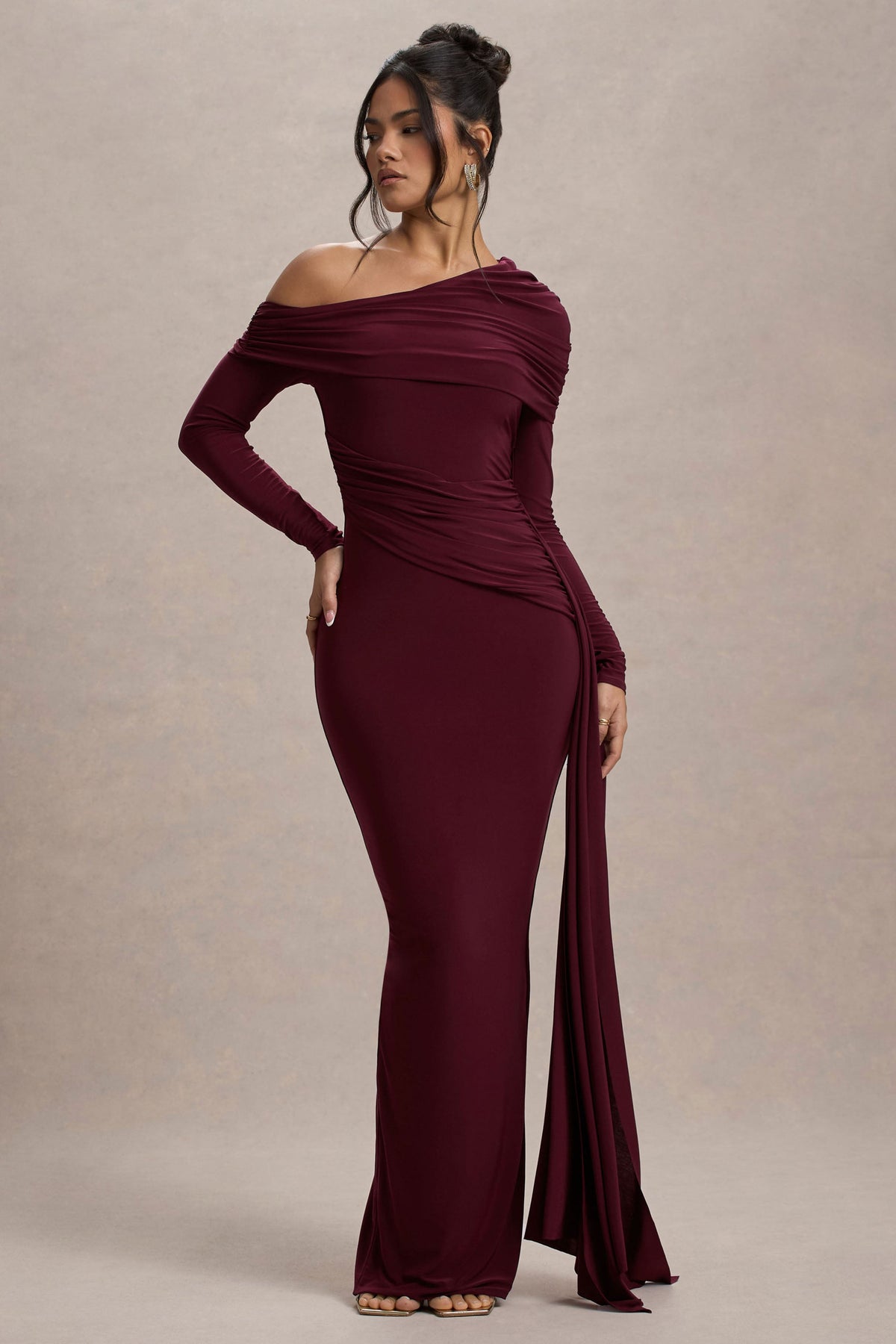 Valina | Vestido largo burdeos fruncido asimétrico con caída