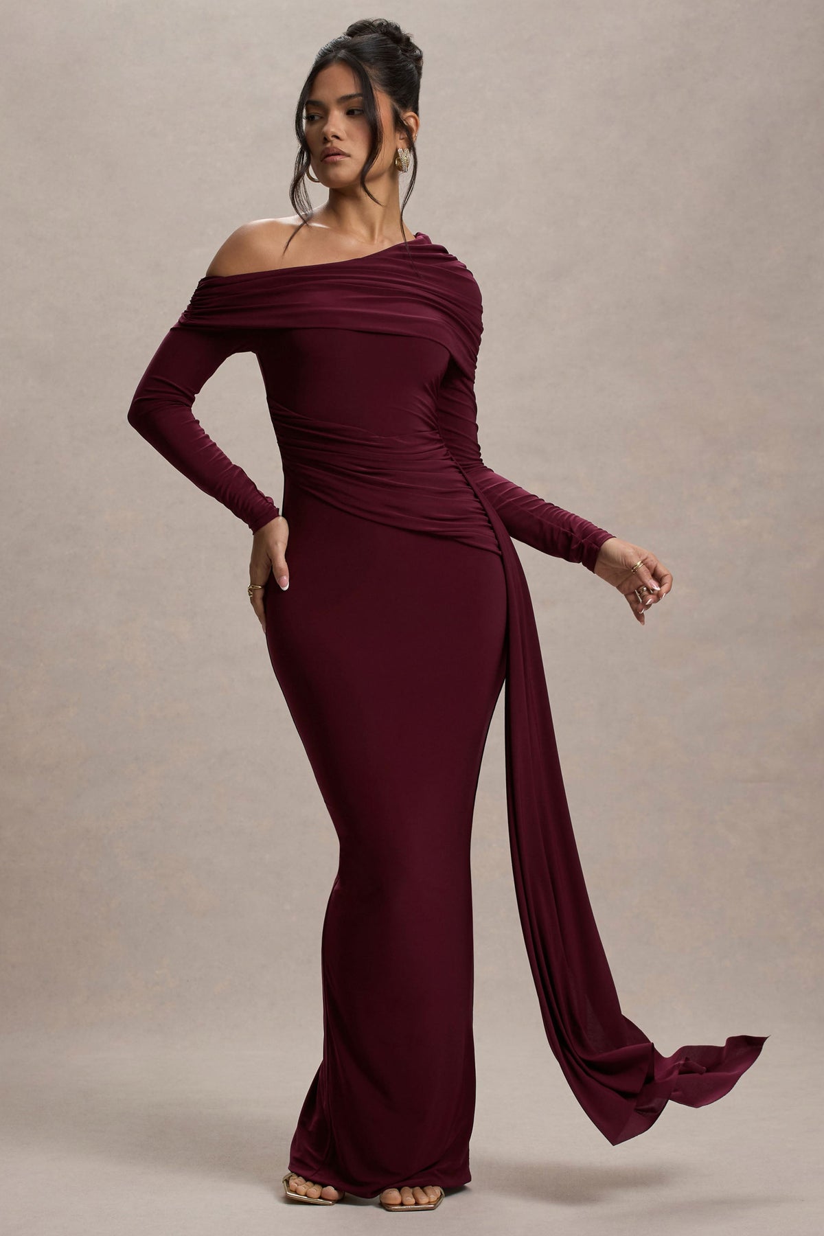 Valina | Vestido largo burdeos fruncido asimétrico con caída