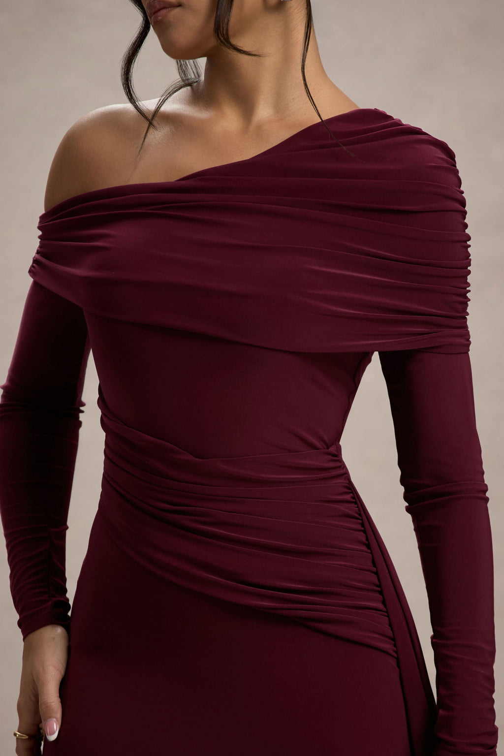 Valina | Vestido largo burdeos fruncido asimétrico con caída