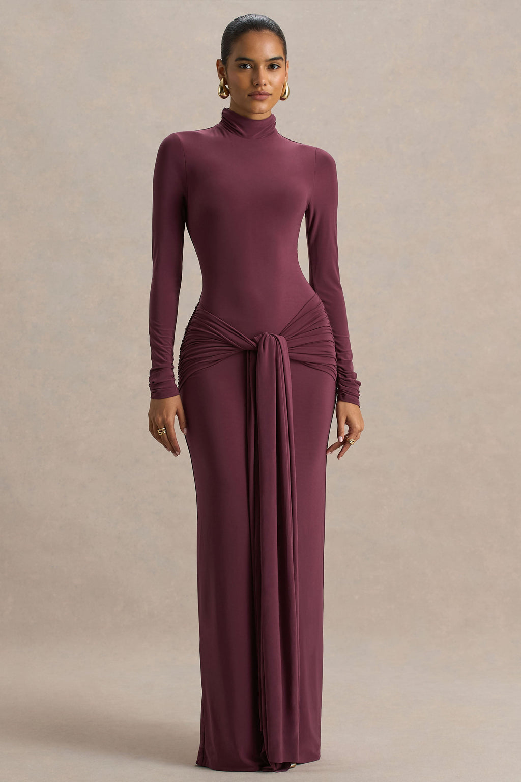 Myra | Vestido Largo Burdeos de Cuello Alto con Banda y Detalles Fruncidos