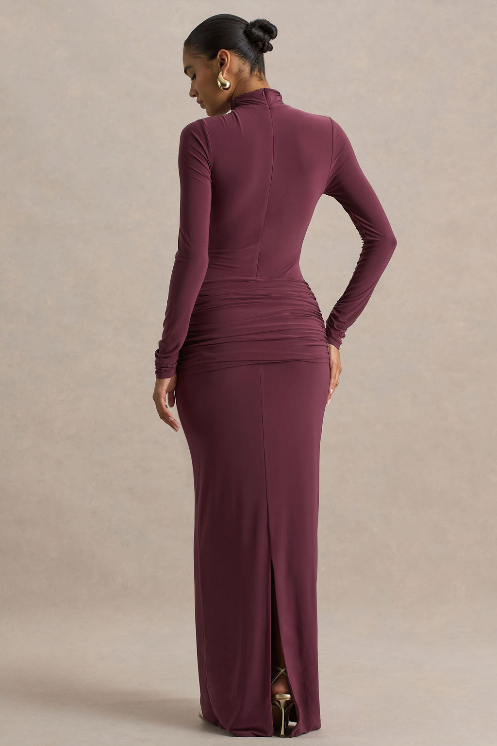 Myra | Vestido Largo Burdeos de Cuello Alto con Banda y Detalles Fruncidos