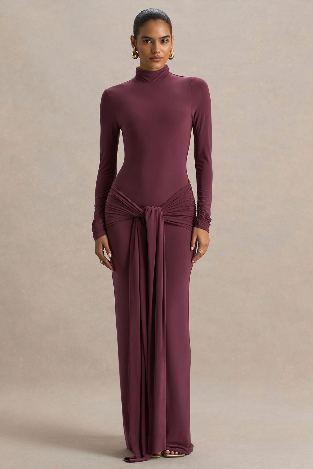 Myra | Vestido Largo Burdeos de Cuello Alto con Banda y Detalles Fruncidos