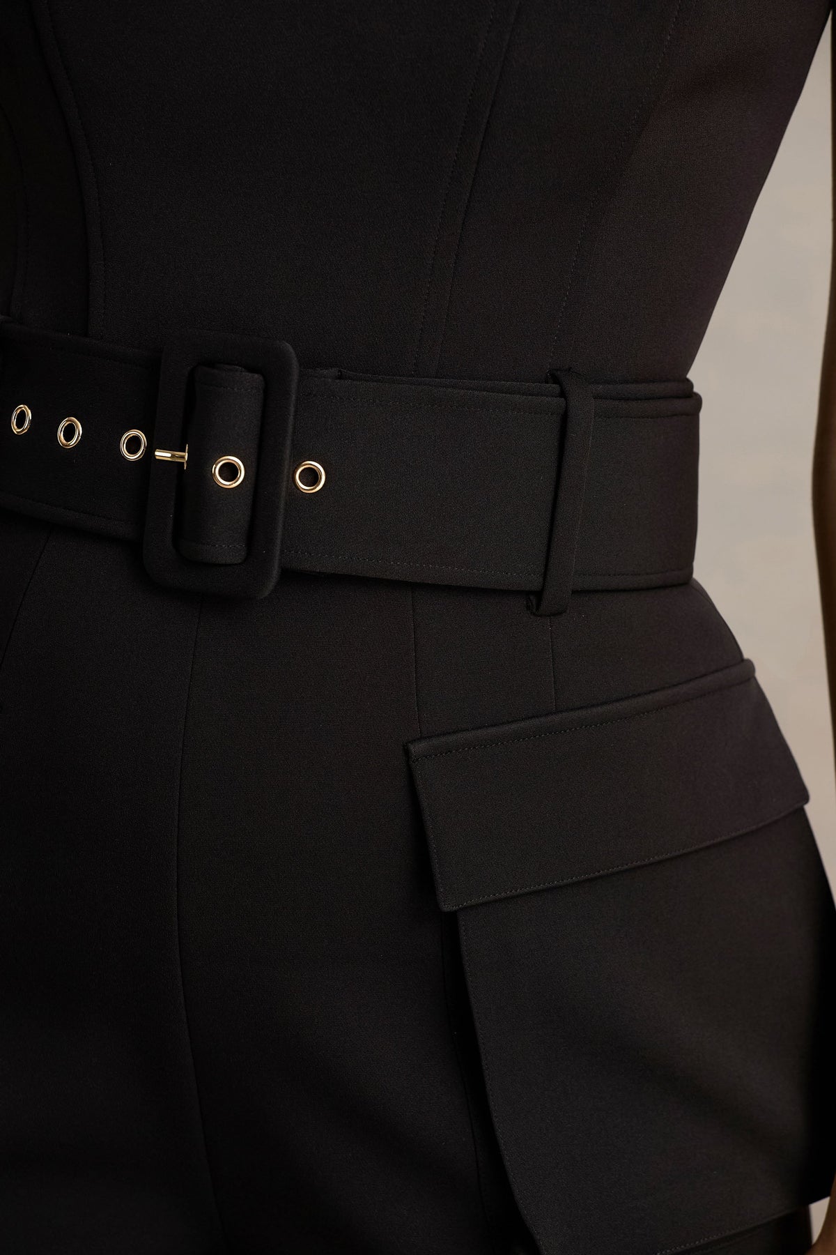 Solice | Mono negro con escote cuadrado