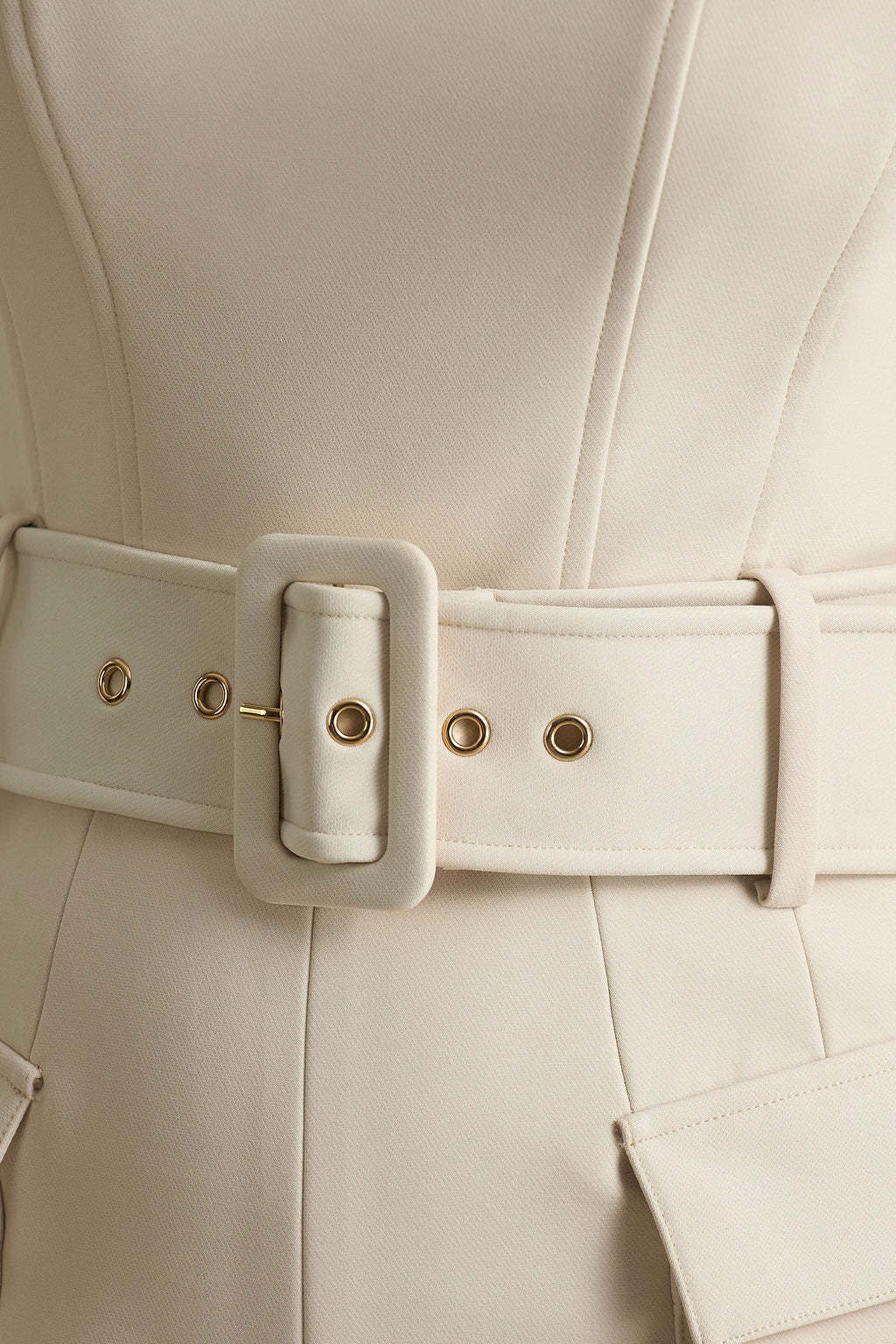 Solice | Mono color crema con escote cuadrado