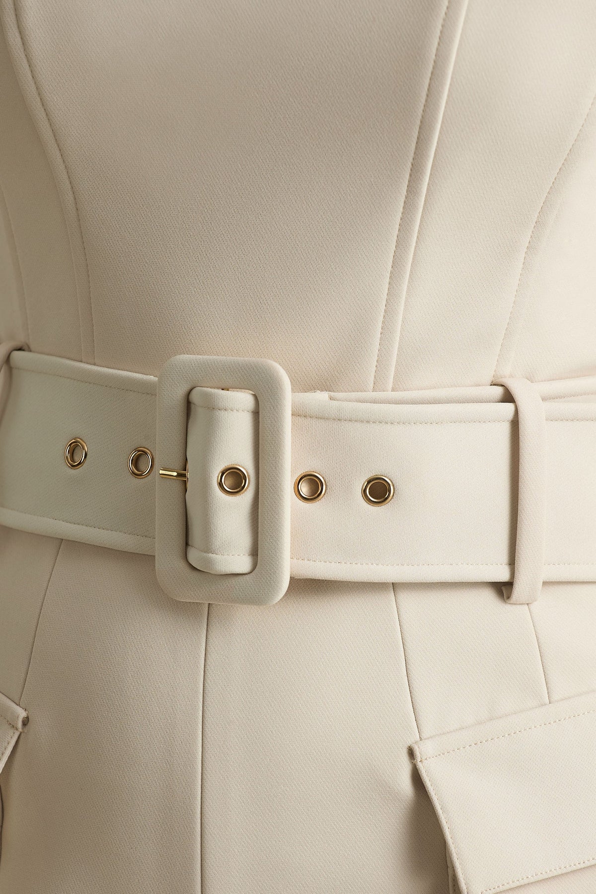 Solice | Mono color crema con escote cuadrado