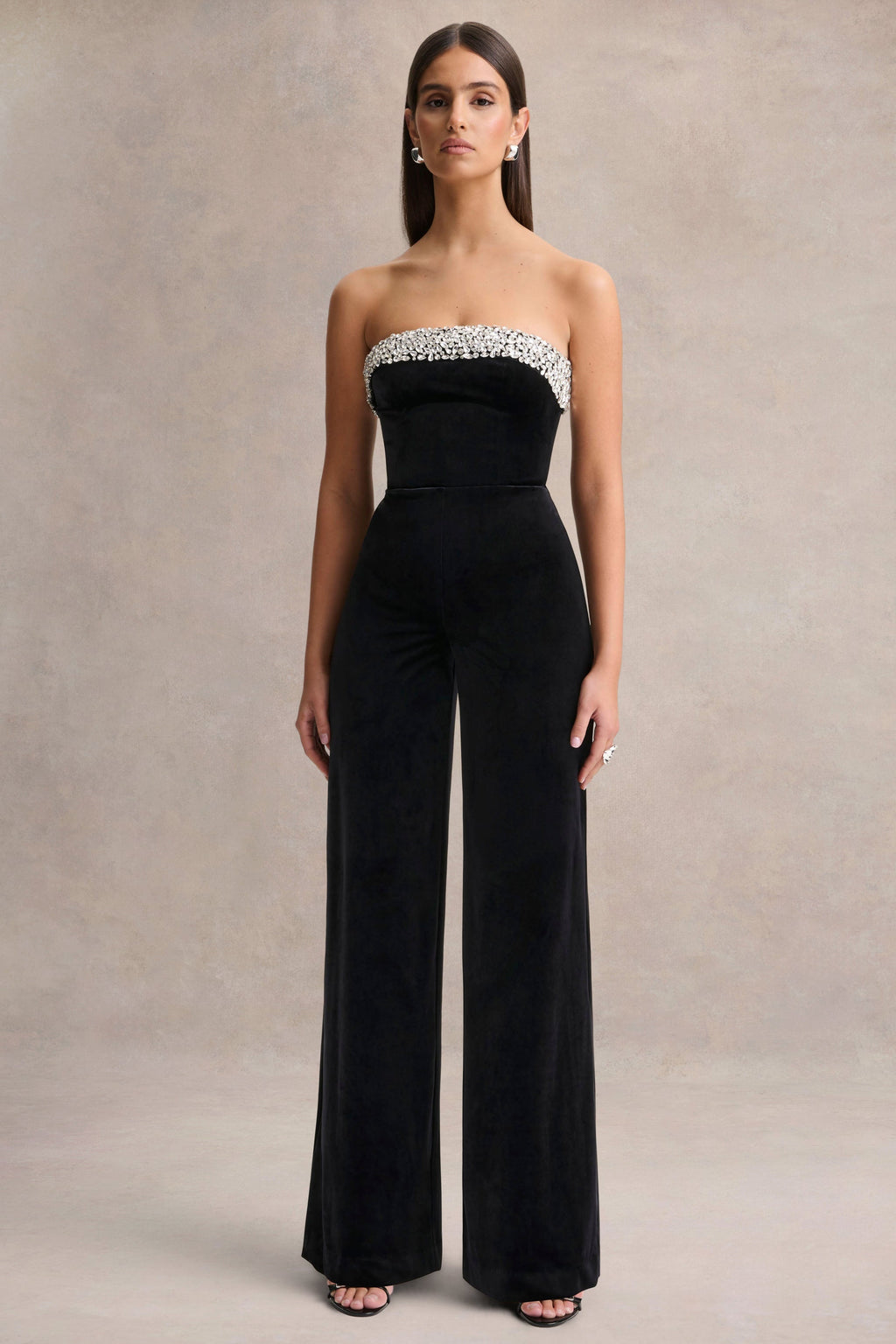Emelie | Mono de Terciopelo Negro con Escote Bandeau y Adornos