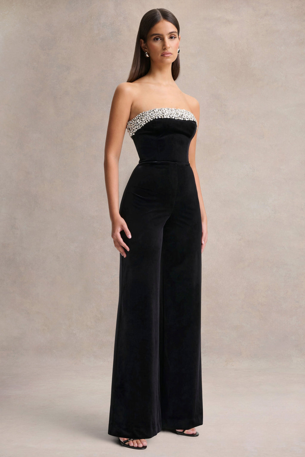 Emelie | Mono de Terciopelo Negro con Escote Bandeau y Adornos