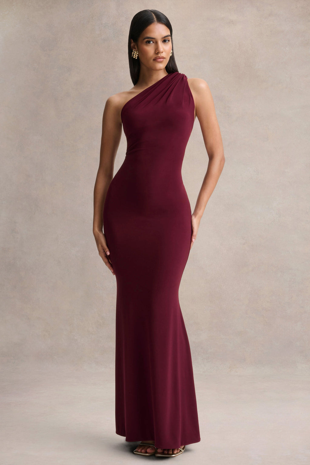 Ottilie | Vestido largo burdeos con escote asimétrico
