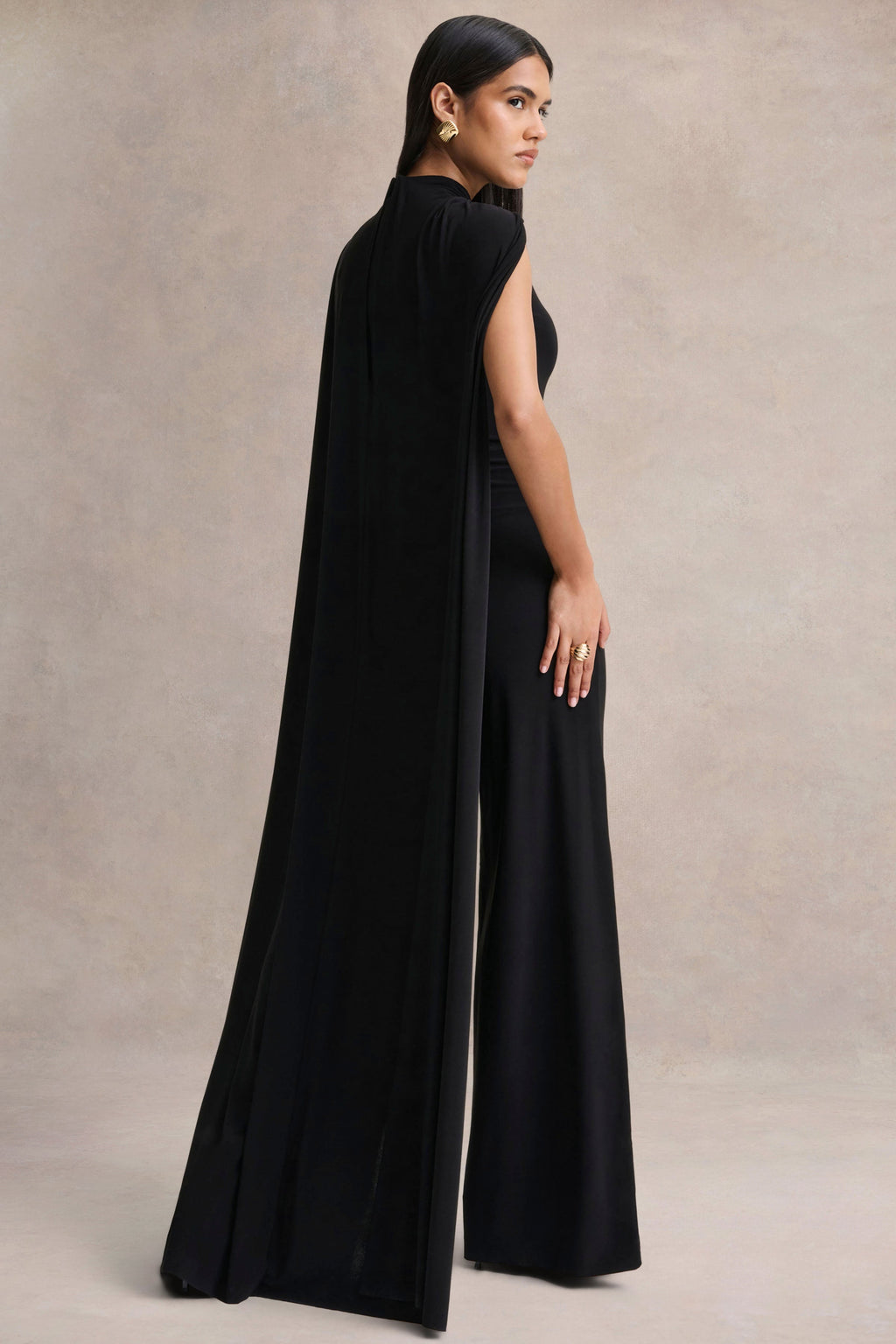 Seema | Mono negro de cuello alto con capa