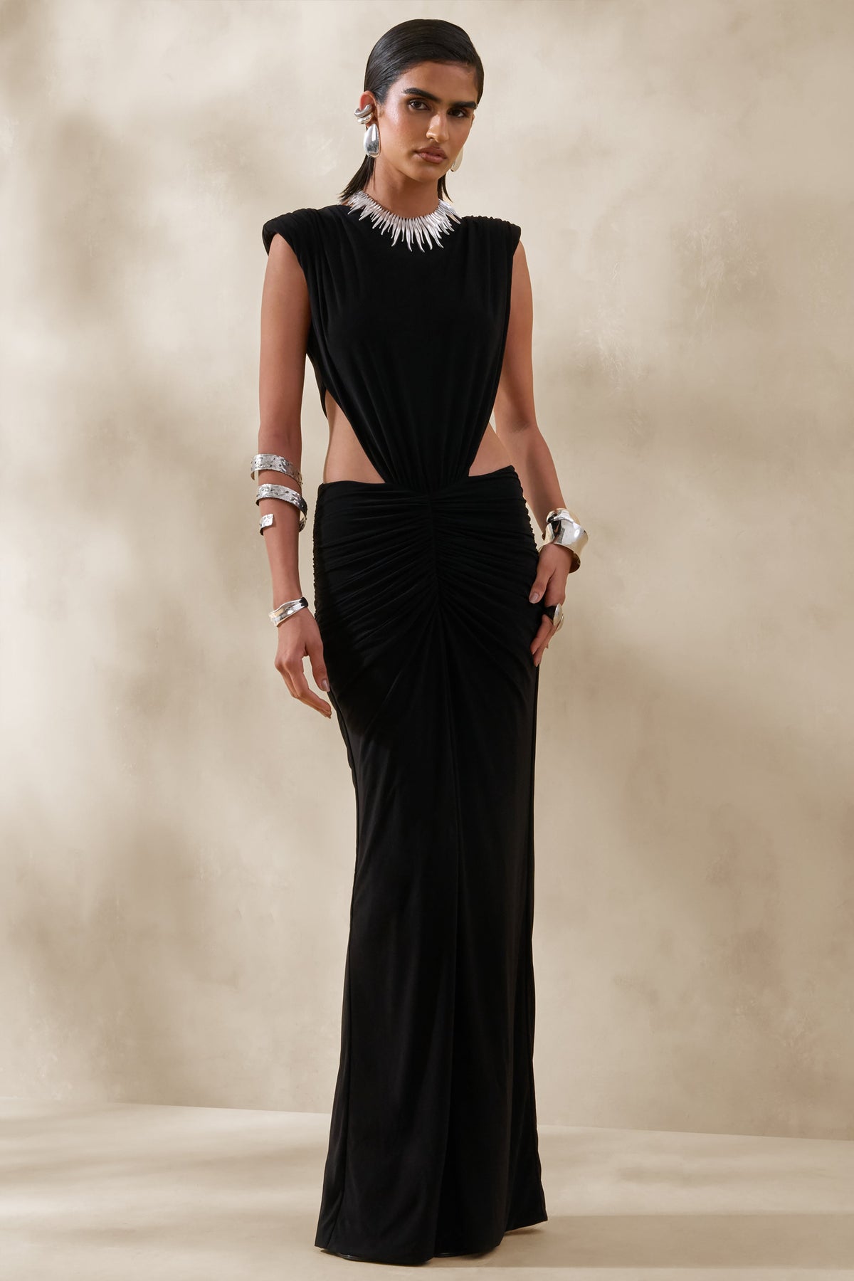 Imelda | Vestido largo negro de jersey elástico con escote barco y cut-out