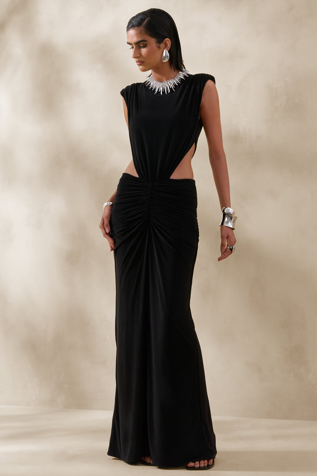 Imelda | Vestido largo negro de jersey elástico con escote barco y cut-out