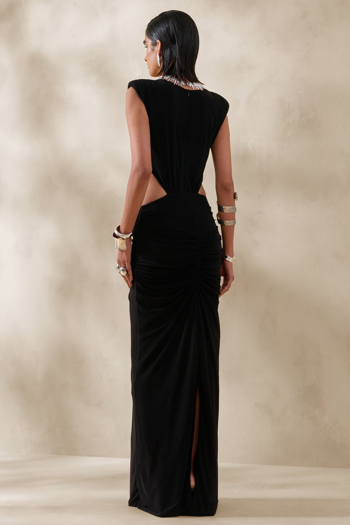 Imelda | Vestido largo negro de jersey elástico con escote barco y cut-out