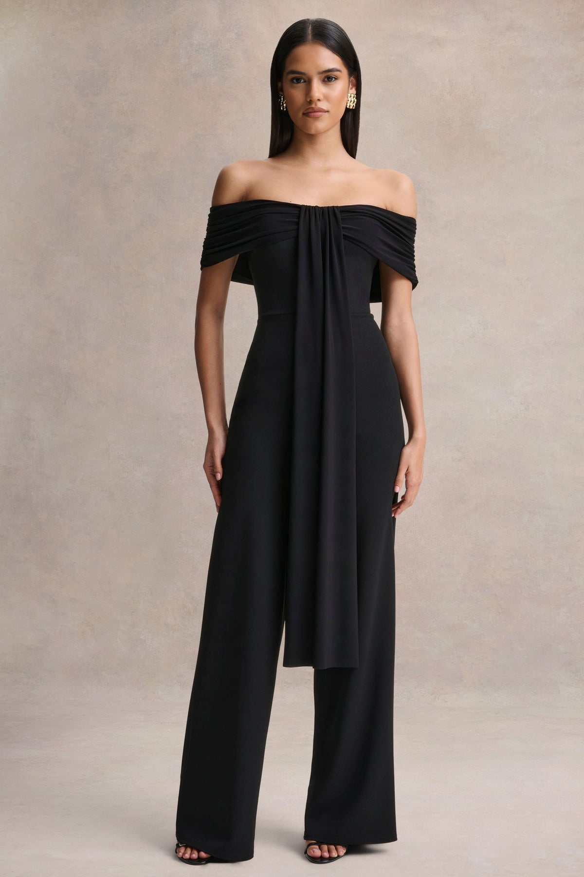 Kalida | Mono negro con escote Bardot y detalle de banda colgante