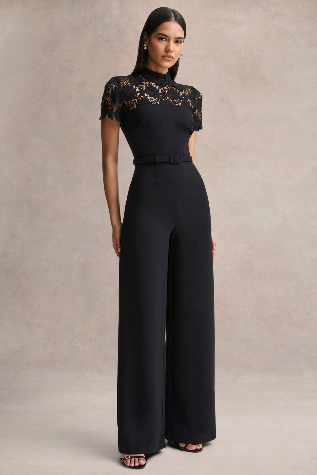 Orlina | Mono negro de cuello alto con detalles de encaje
