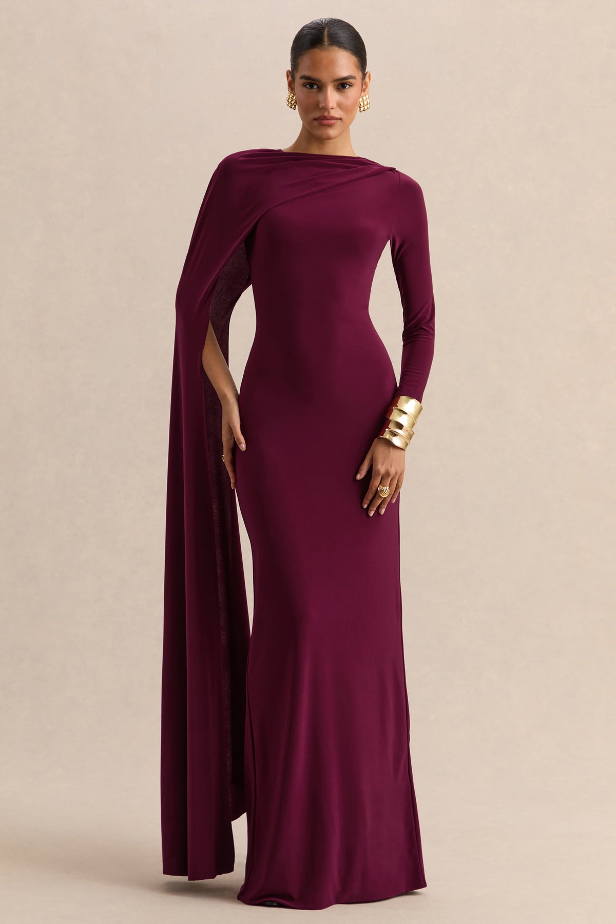 Halina | Vestido largo burdeos de cuello alto con manga tipo capa