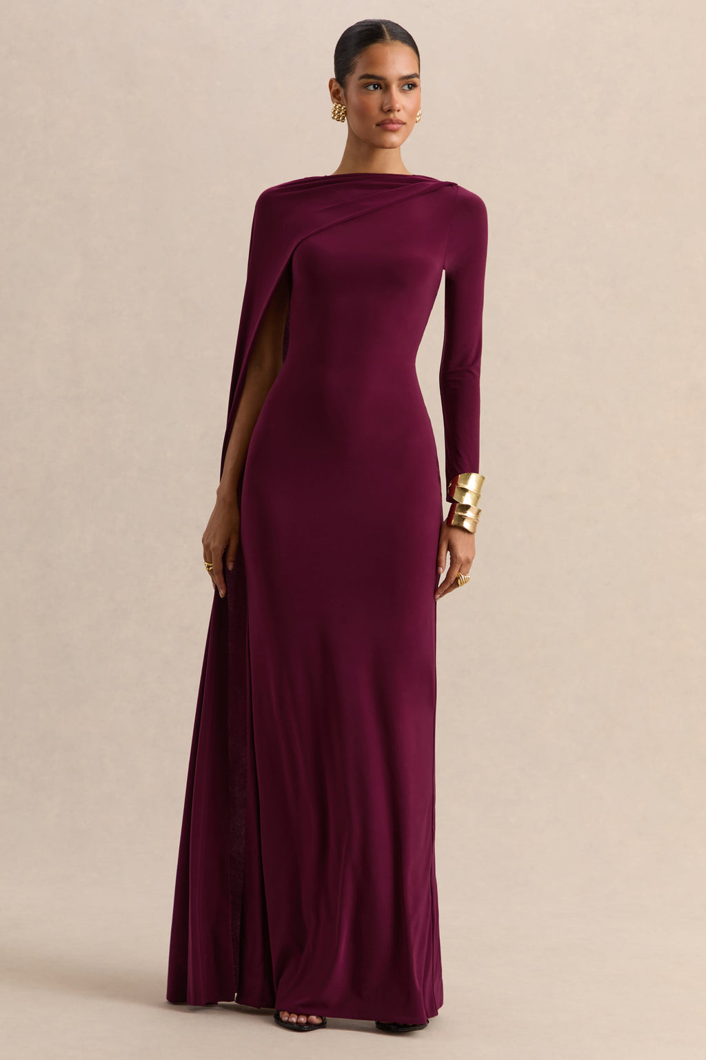 Halina | Vestido largo burdeos de cuello alto con manga tipo capa