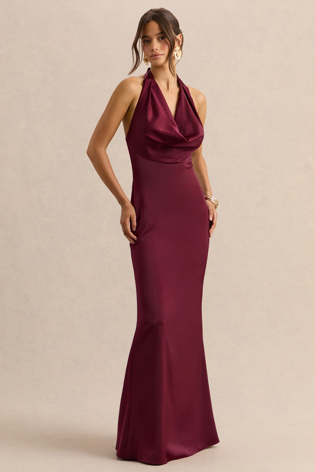 Aralisse | Vestido largo de satén burdeos con escote caído