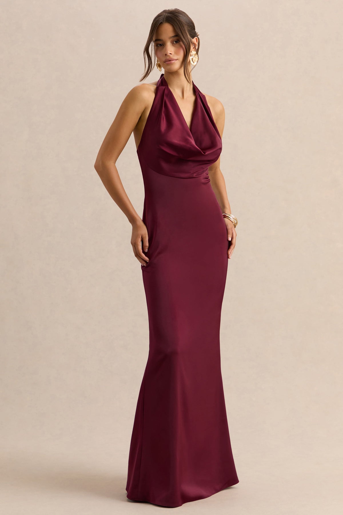 Aralisse | Vestido largo de satén burdeos con escote caído