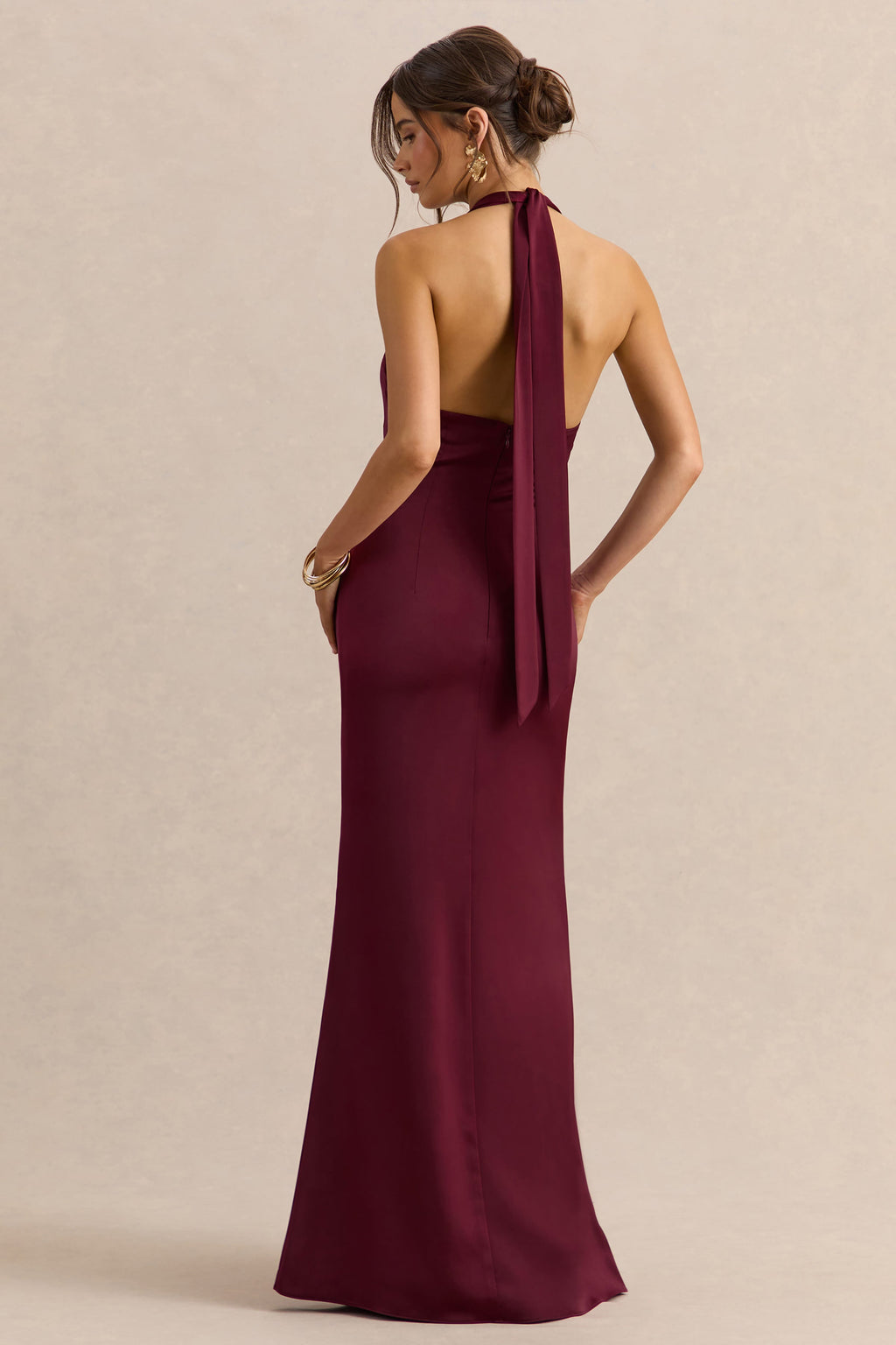 Aralisse | Vestido largo de satén burdeos con escote caído