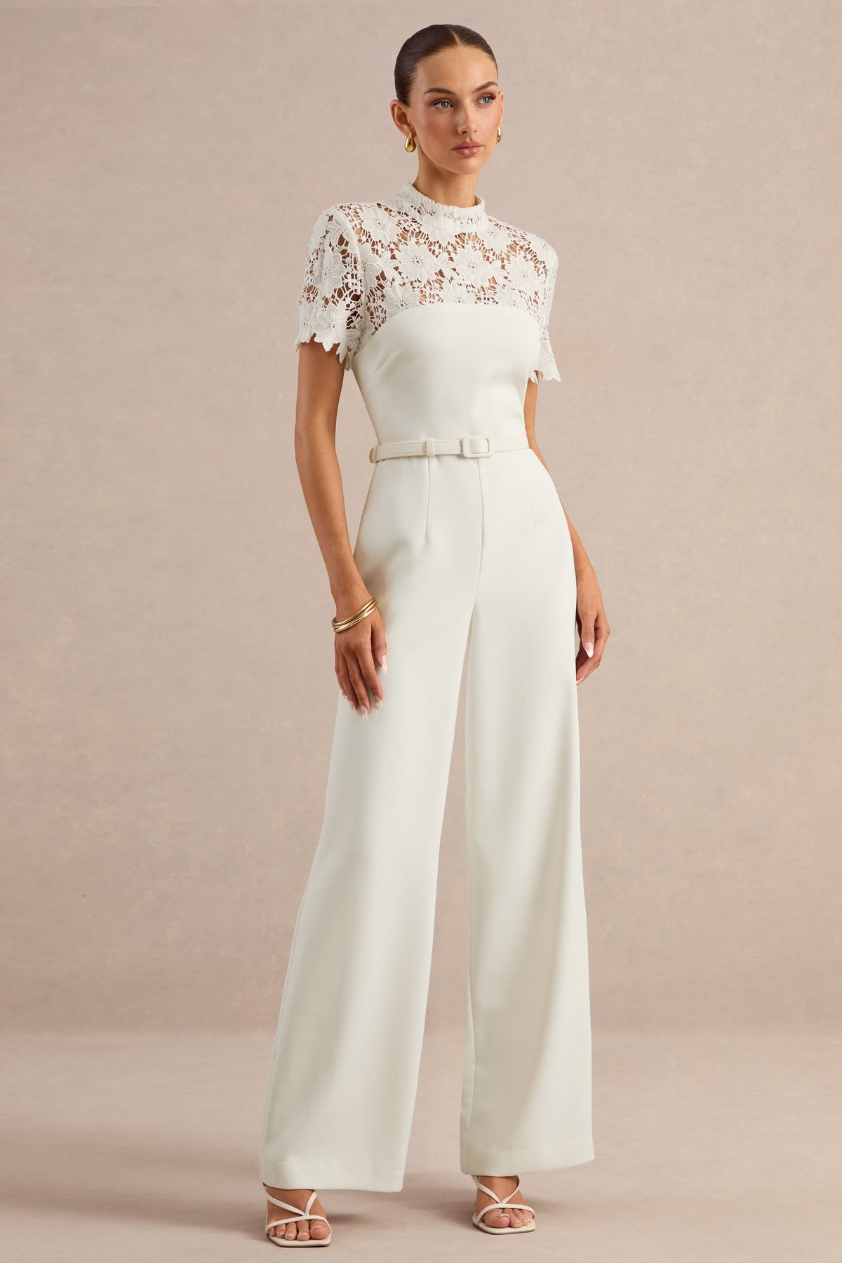 Liliana | Mono blanco de cuello alto con detalles de encaje
