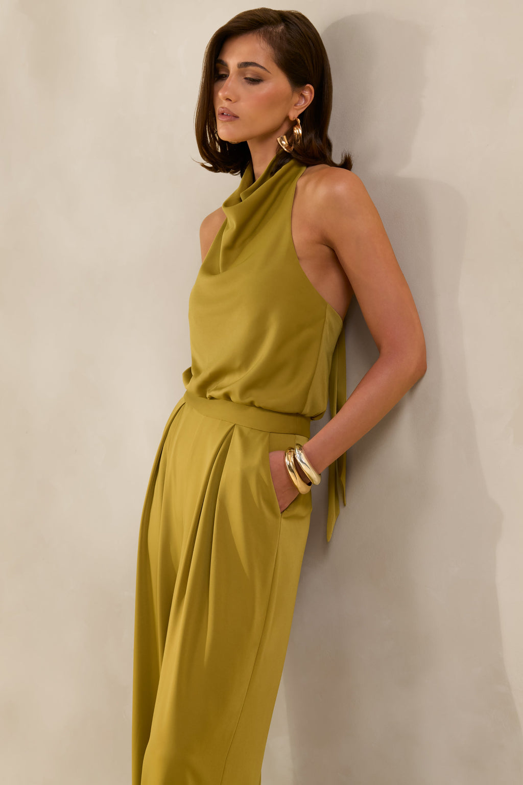 Elisra | Mono Largo de Satén Verde Oliva con Cuello Halter