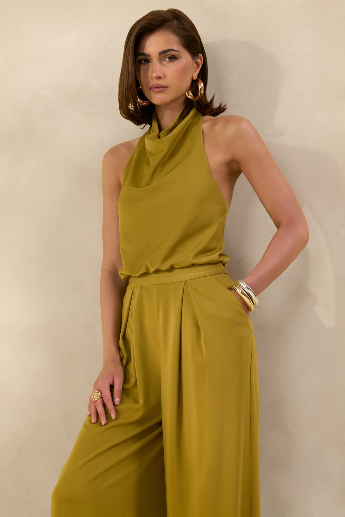 Elisra | Mono Largo de Satén Verde Oliva con Cuello Halter