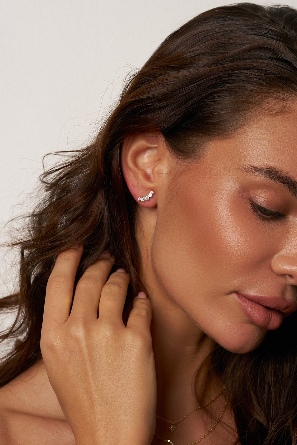 Aretes Carina en forma de lazo con moissanita