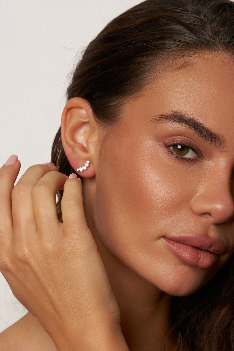 Aretes Carina en forma de lazo con moissanita