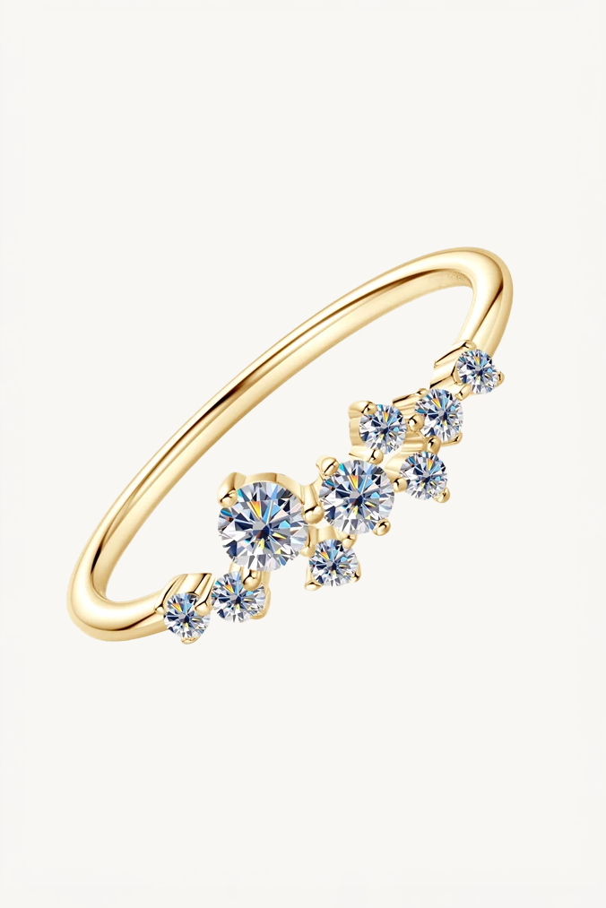 Anillo con corona de moissanita celeste