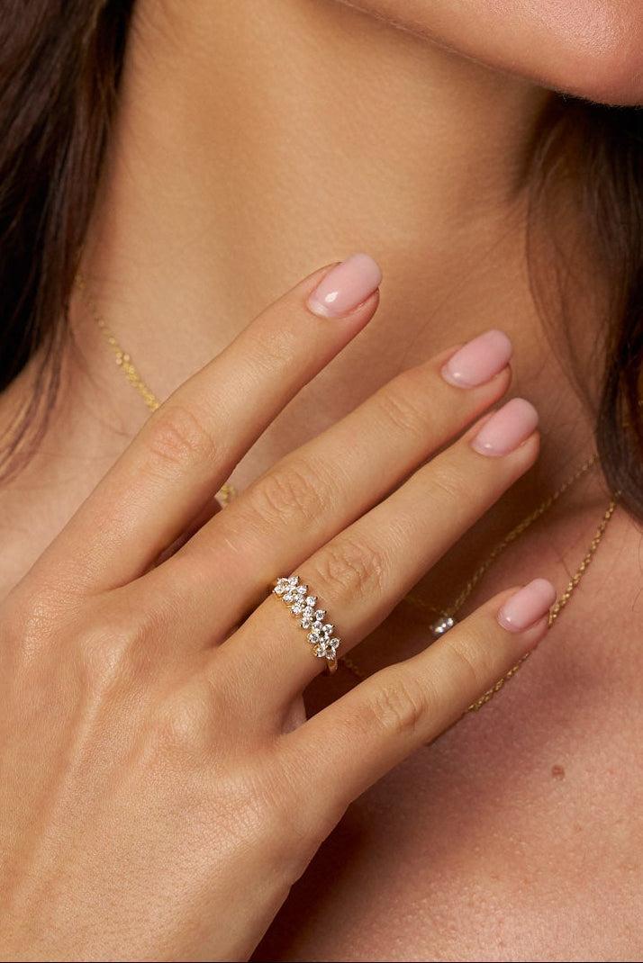 Anillo de moissanita en racimo Flora