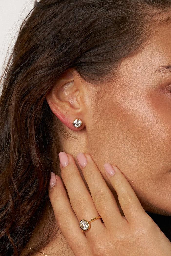 Aretes de moissanita con forma de cojín