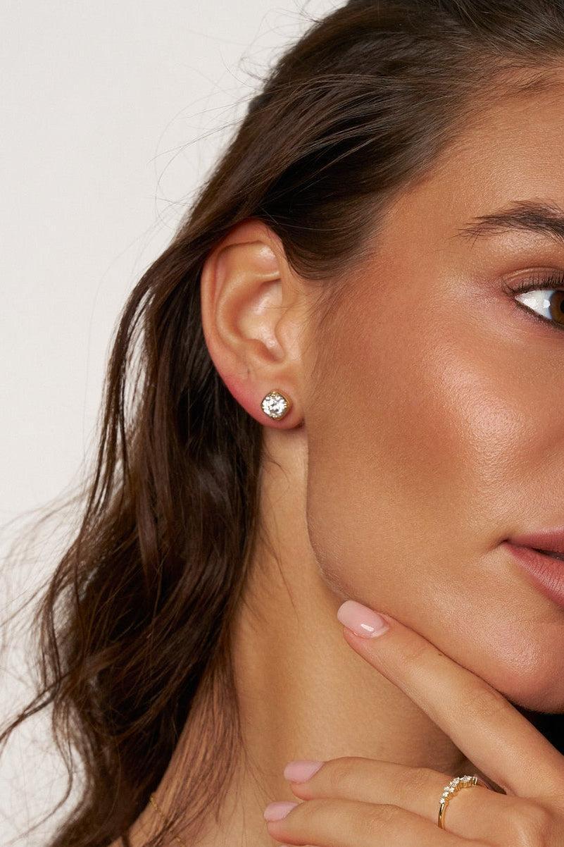 Aretes de moissanita con forma de cojín