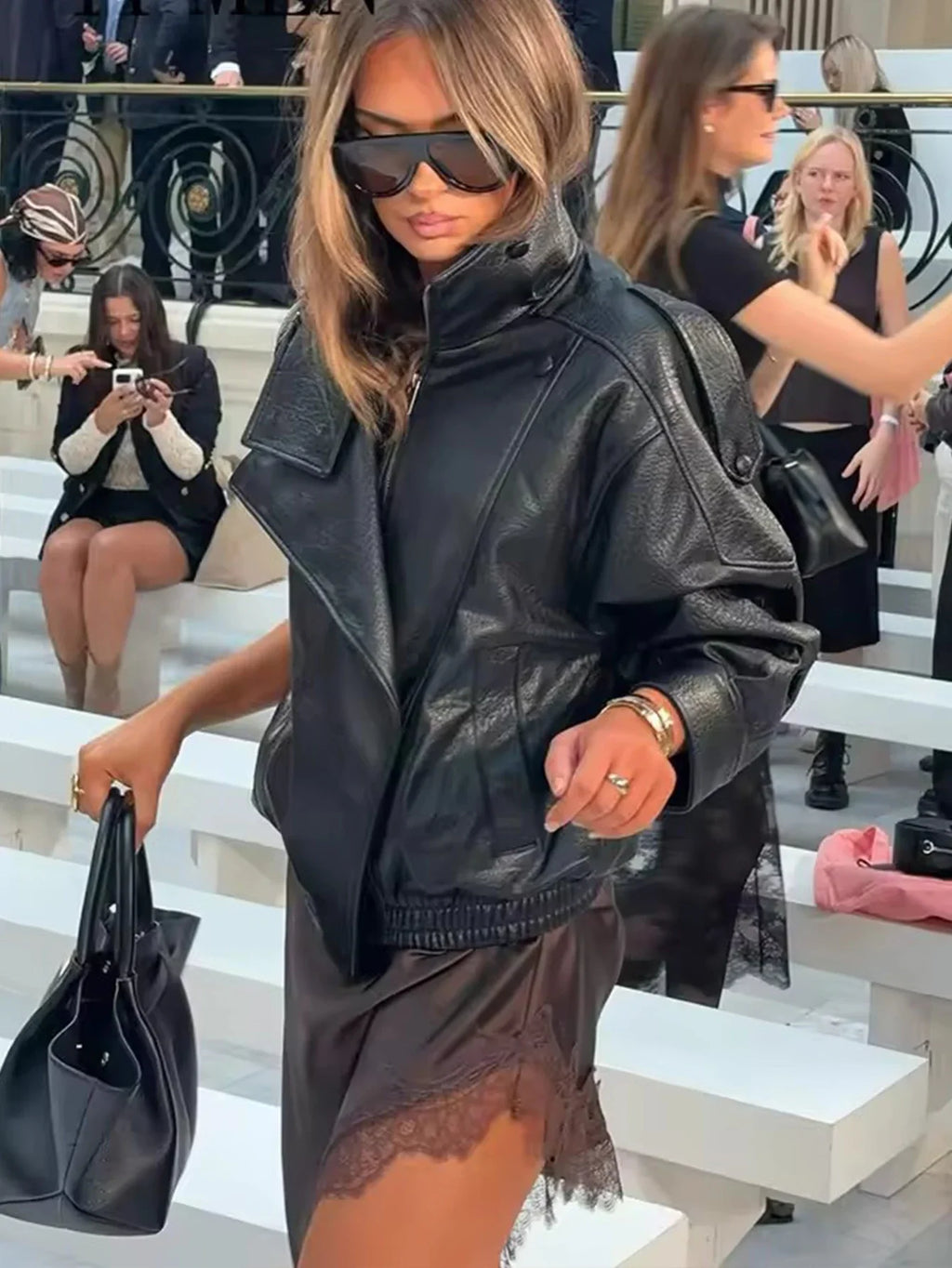 Chaqueta negra de cuero vegano