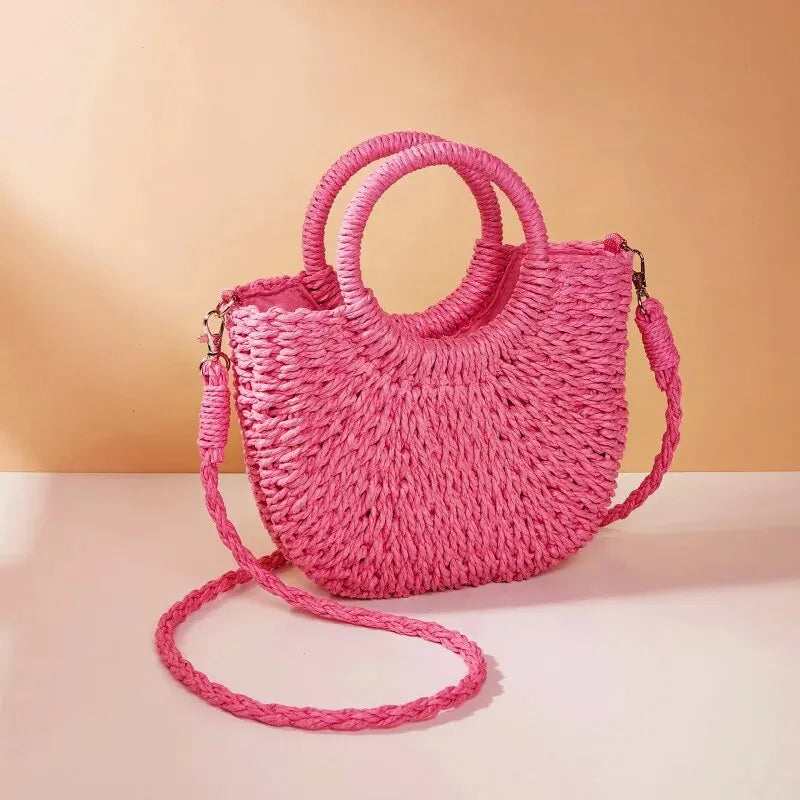 Bolso bandolera de ratán y paja en forma de media luna