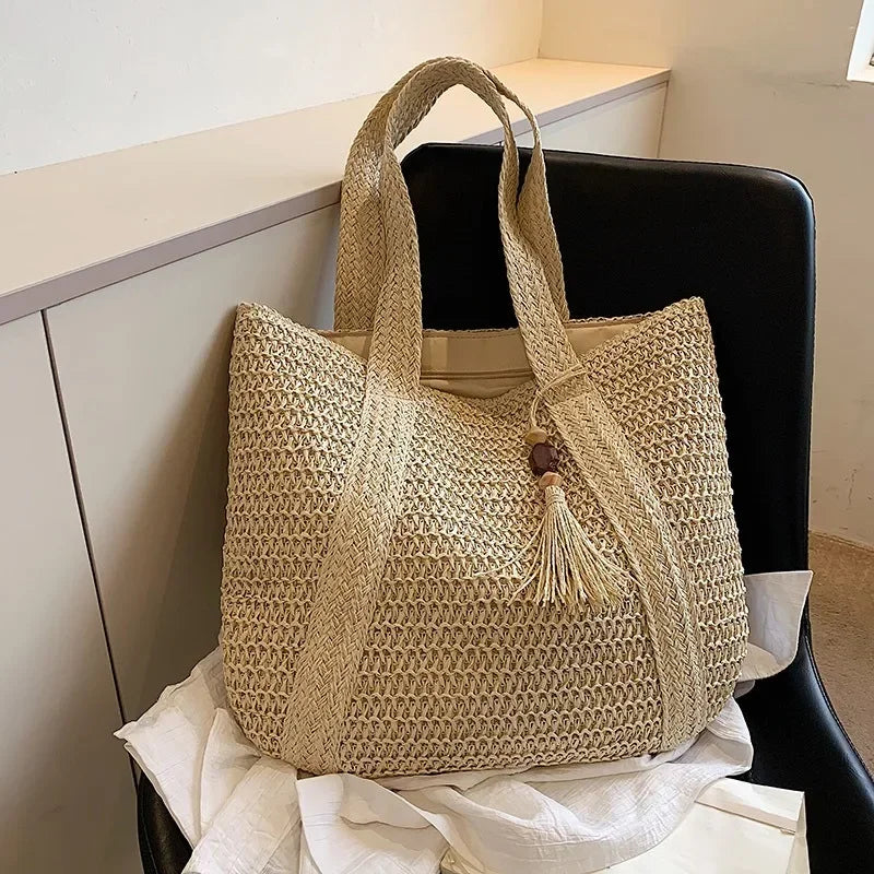 Bolso de mano elegante de paja tejida