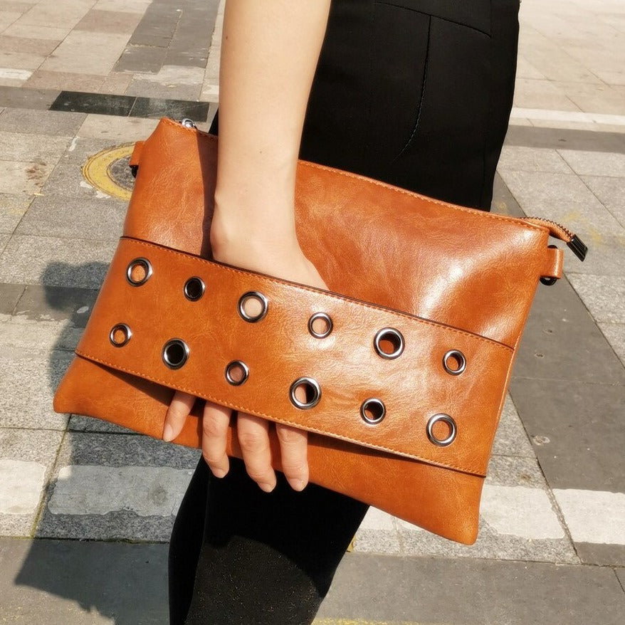 Bolso tipo sobre violeta