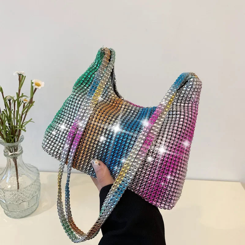 Bolso de mano brillante con pedrería