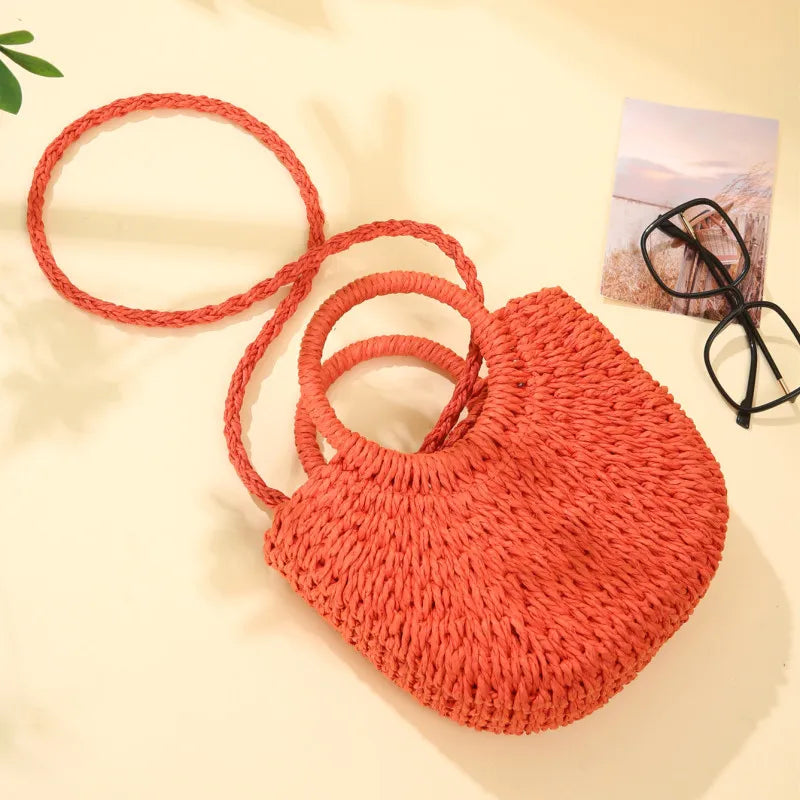 Bolso bandolera de ratán y paja en forma de media luna