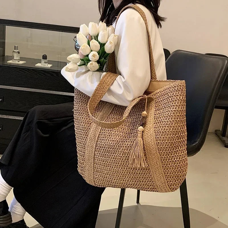 Bolso de mano elegante de paja tejida
