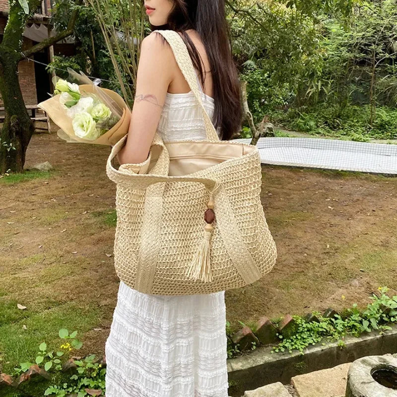 Bolso de mano elegante de paja tejida