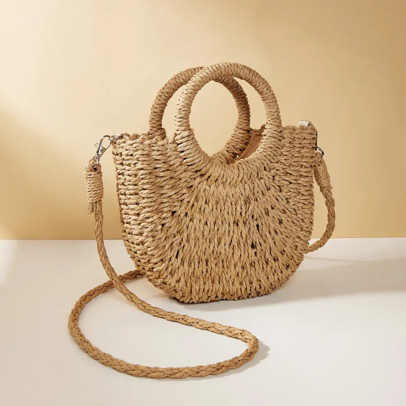 Bolso bandolera de ratán y paja en forma de media luna