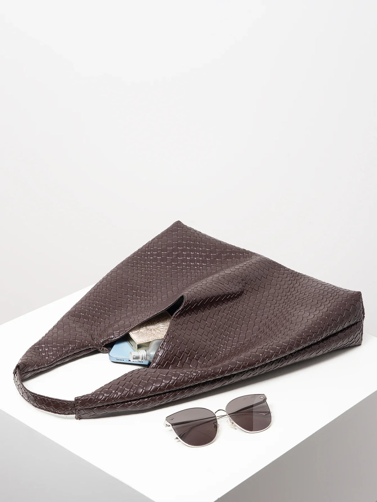 Bolso de cuero tejido