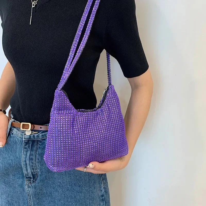 Bolso de mano brillante con pedrería